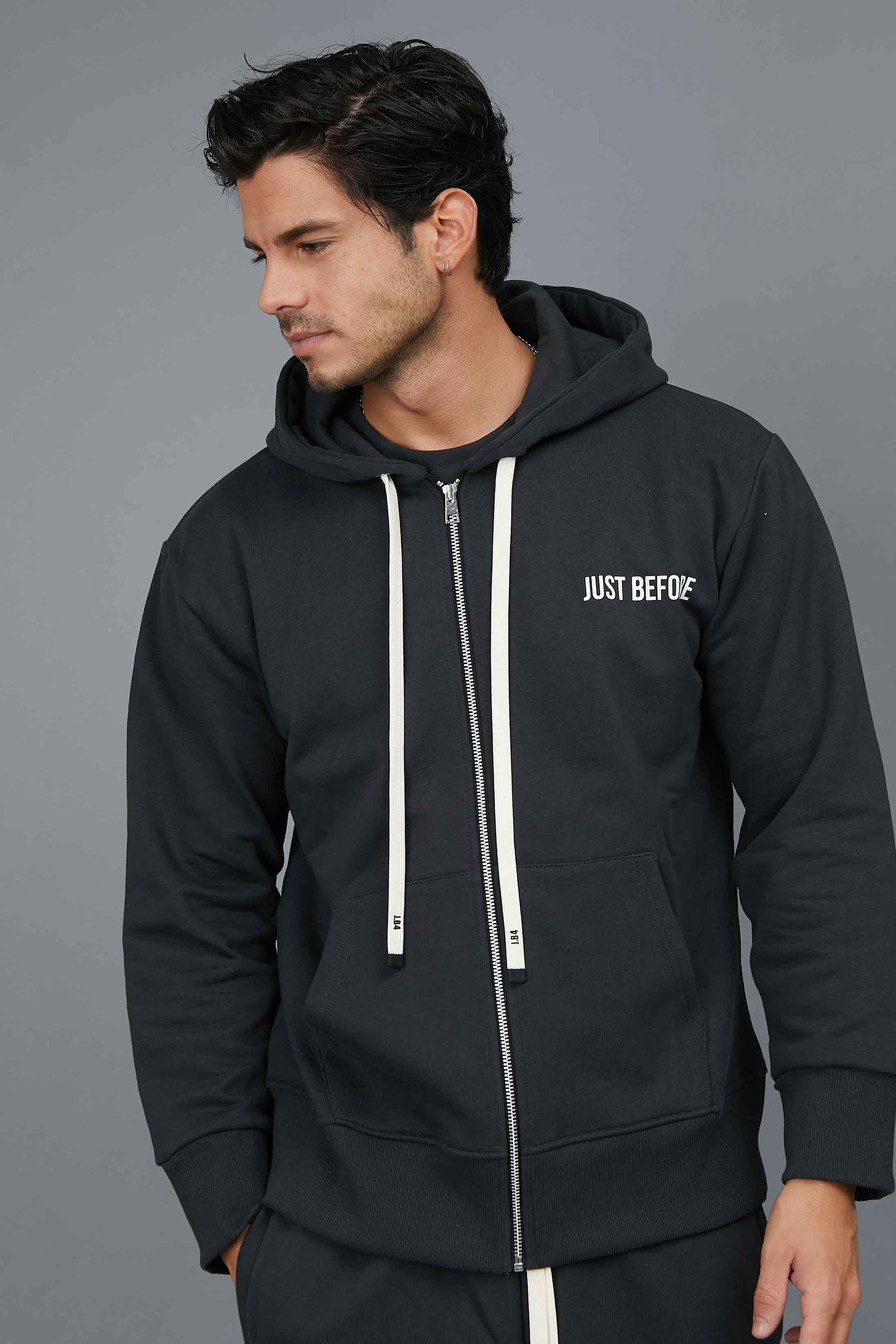 BASIC ZIP SWEATSHIRE