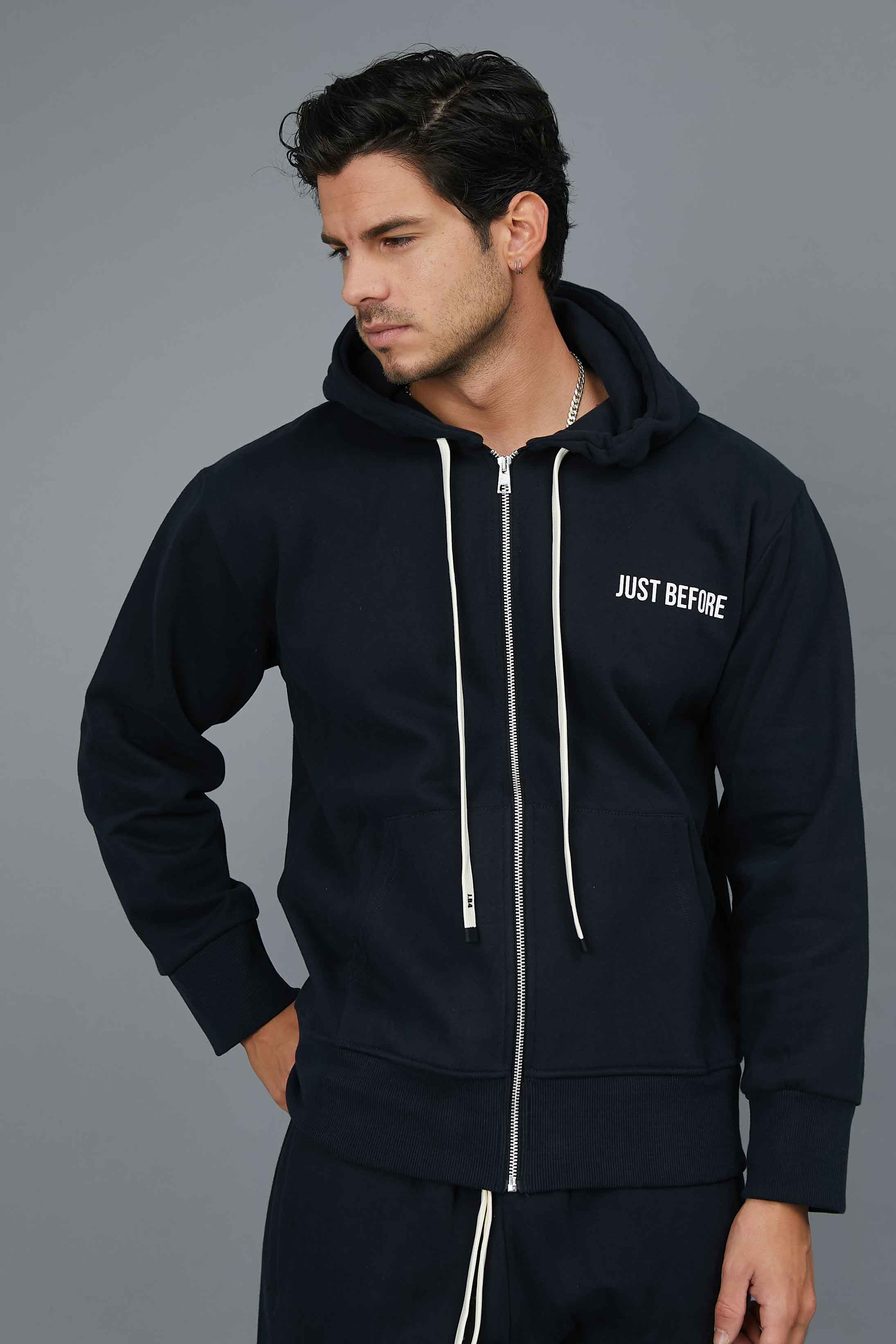 BASIC ZIP SWEATSHIRE