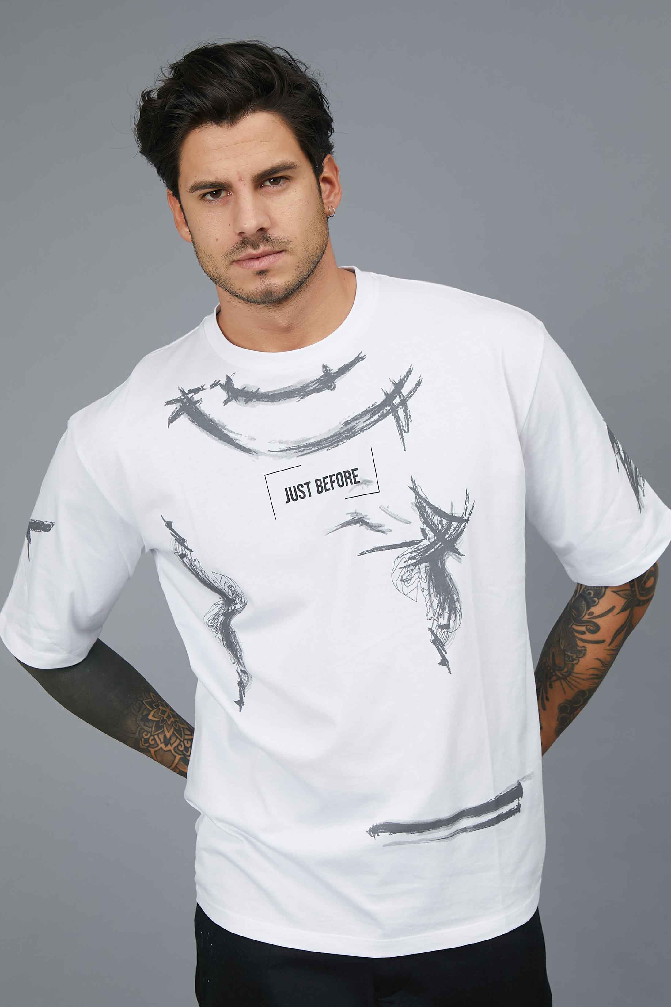 BOOKING EFFECT PRINTING T-SHIRT