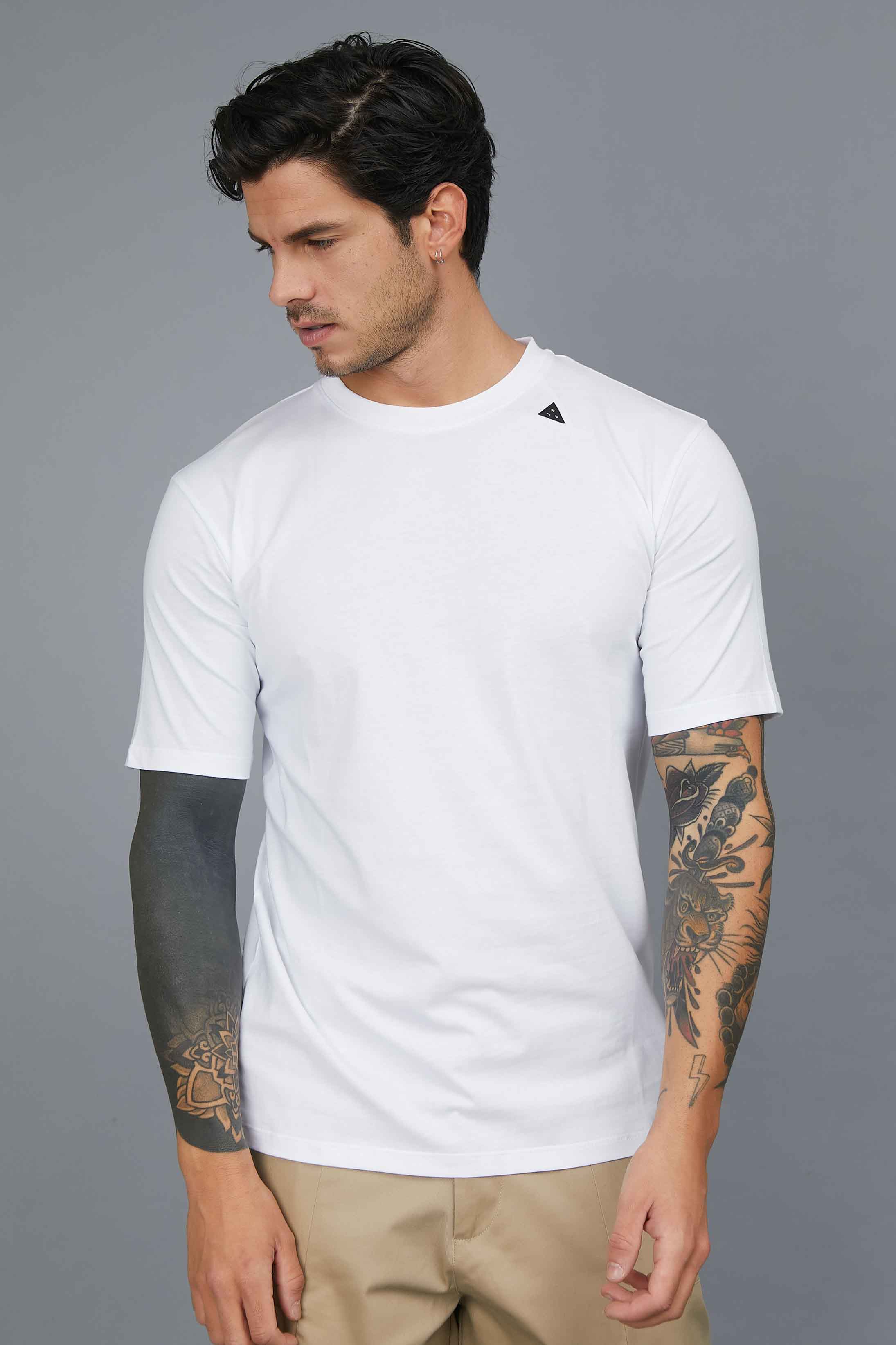 TRIANGULAR T-SHIRT LABEL