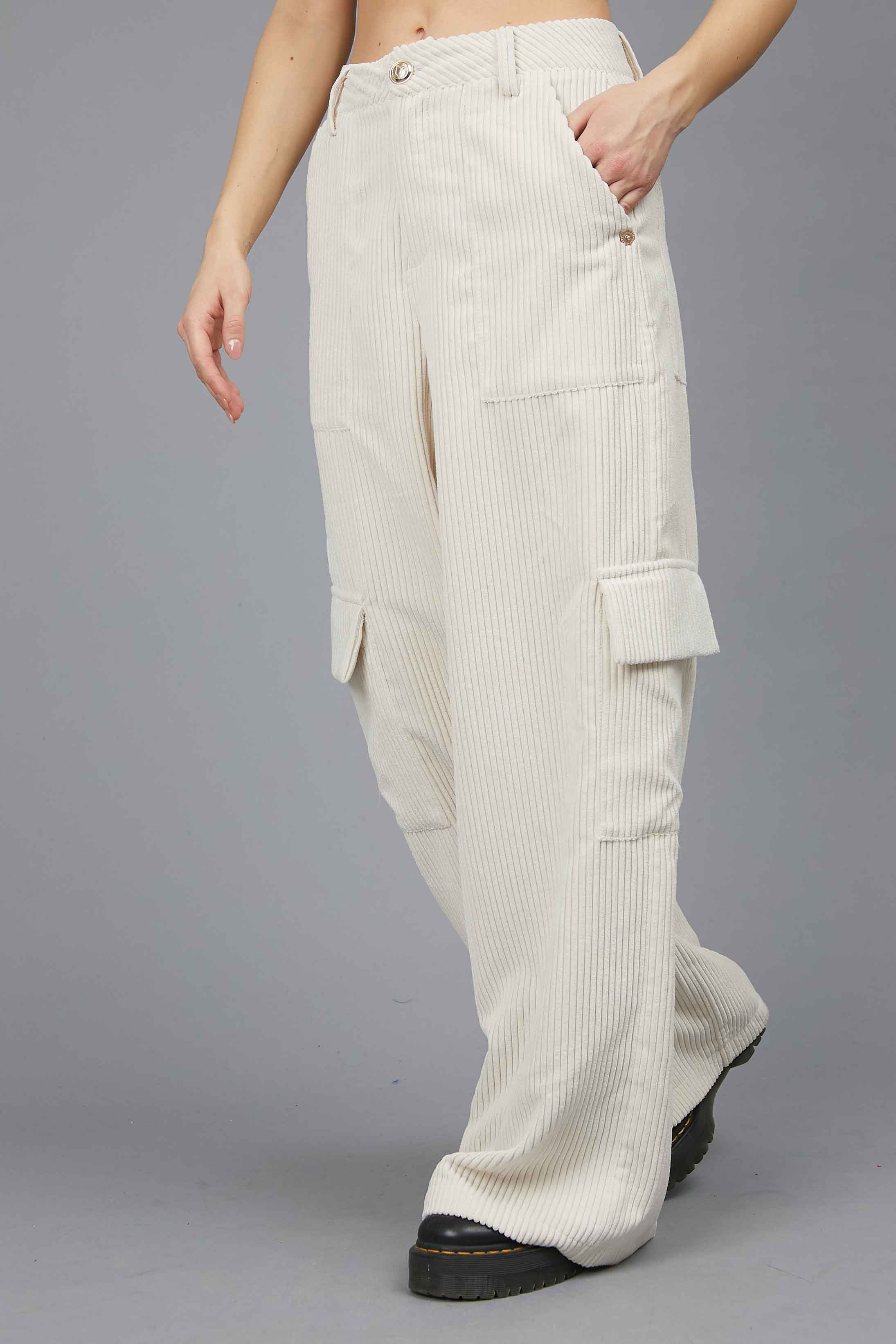 CARGO VELVED PANTS IN COSTE CREAM