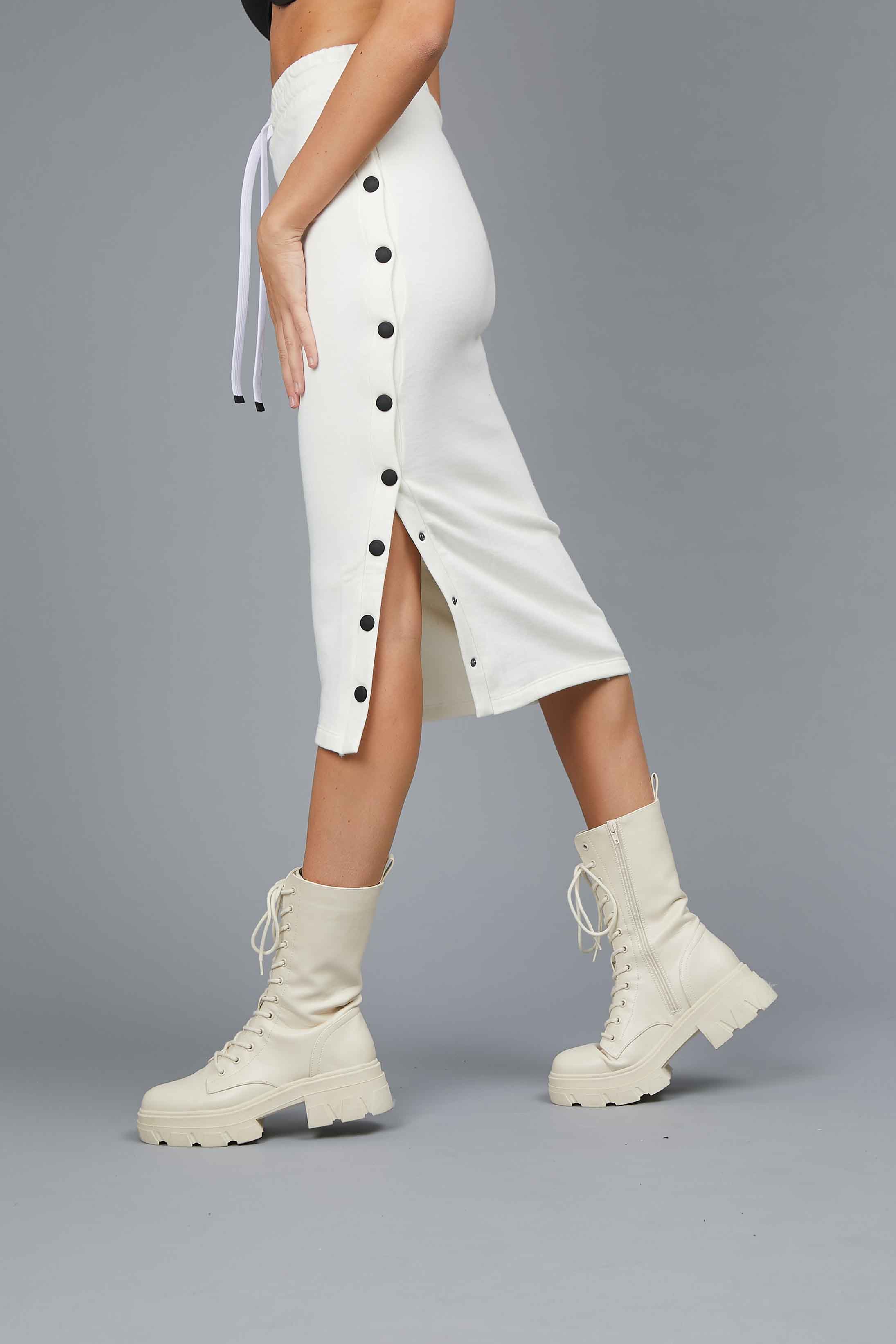 SKILT IN SWEATSHIP WITH CREAM BUTTONS