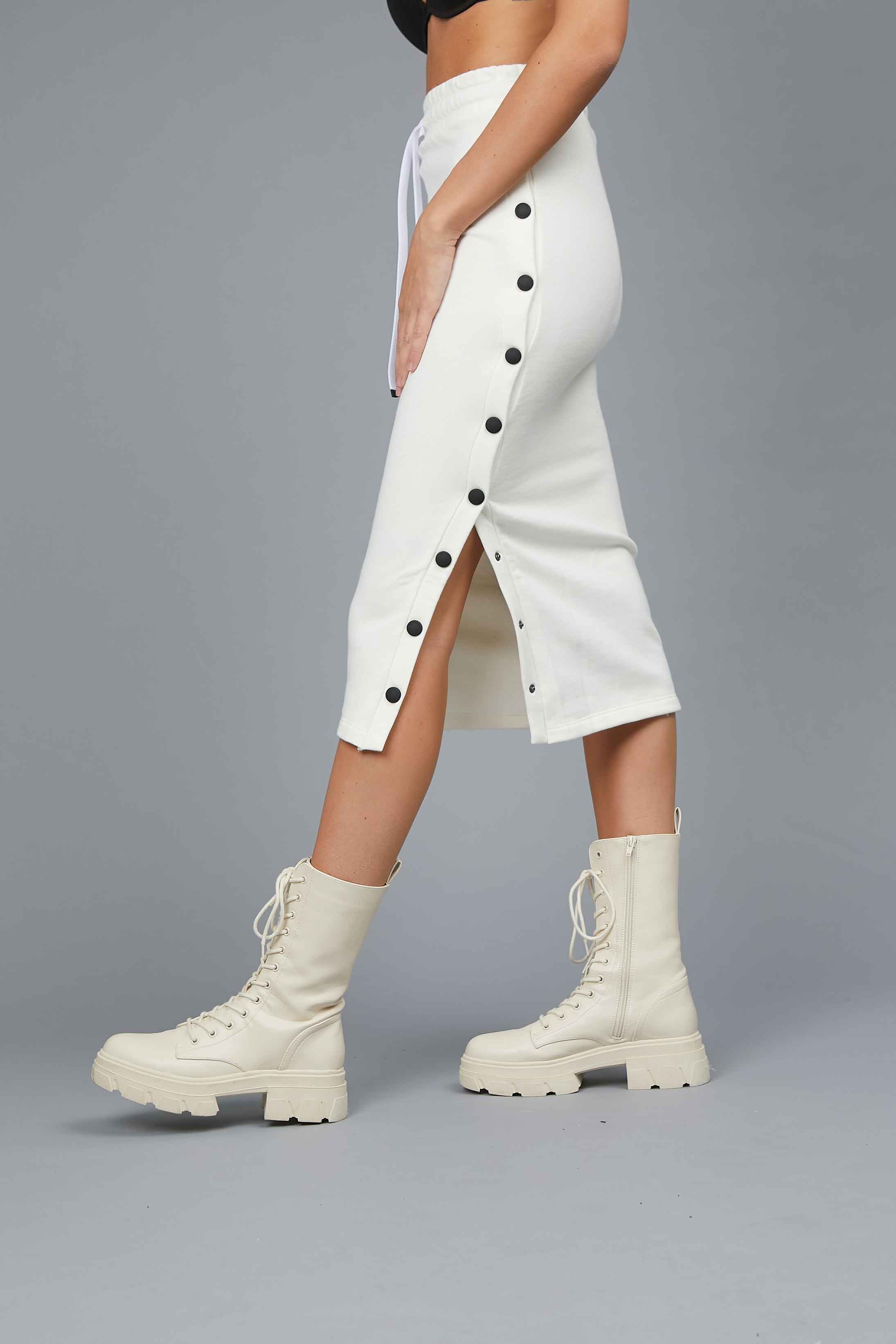 SKILT IN SWEATSHIP WITH CREAM BUTTONS