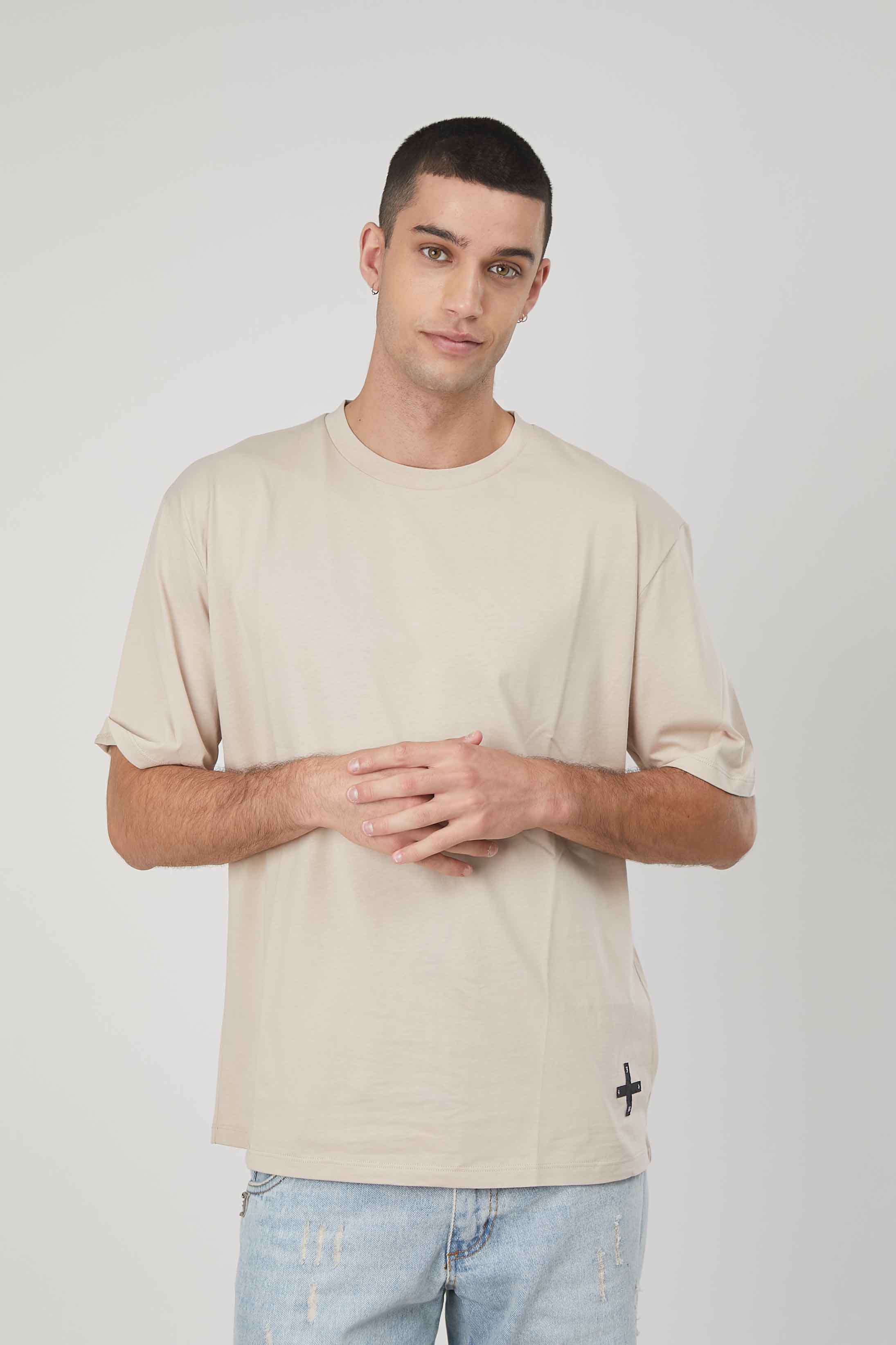 T-SHIRT ETICHETTA CROCE SAND