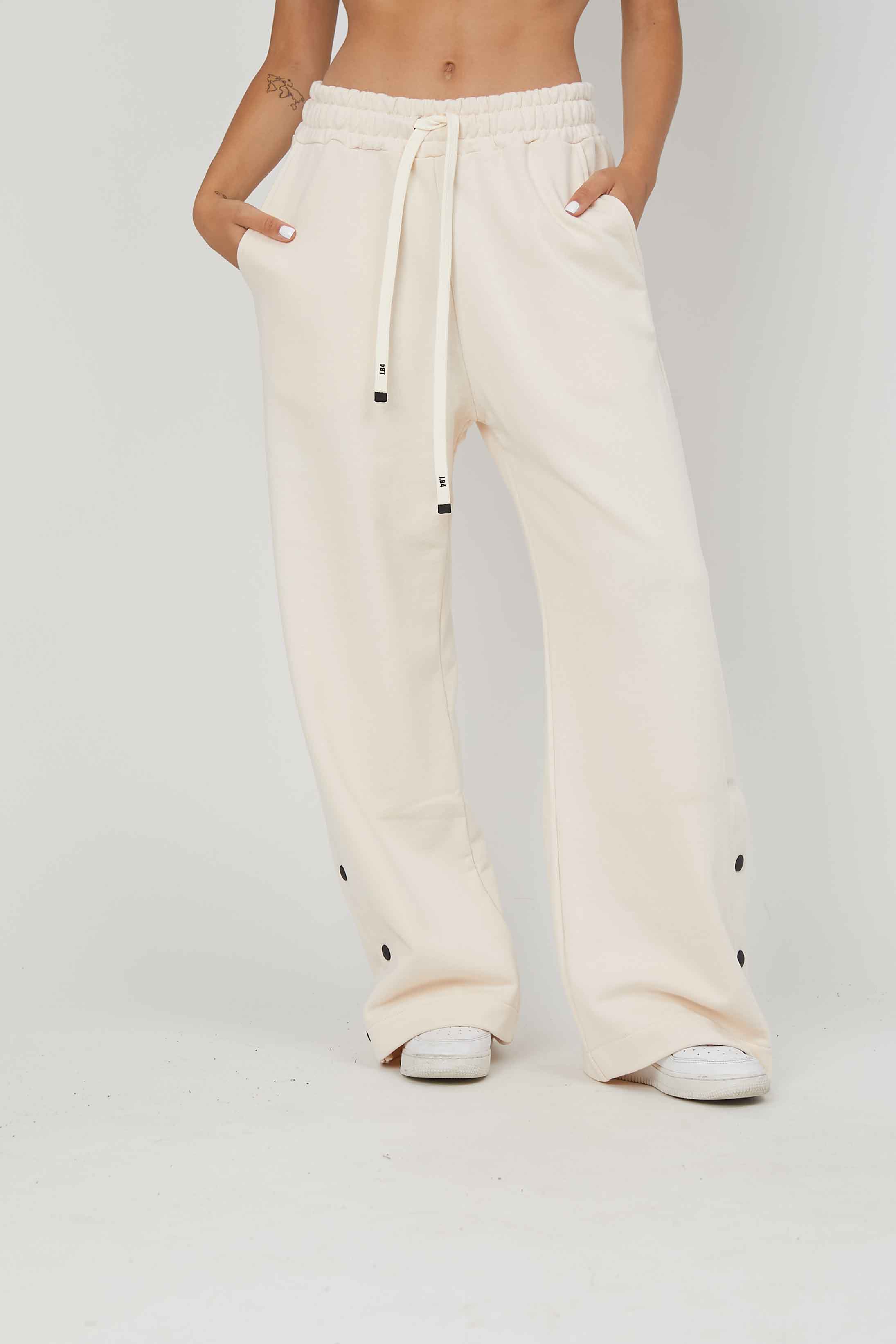 CREAM SIDED BUTTON SWEATH PANTS