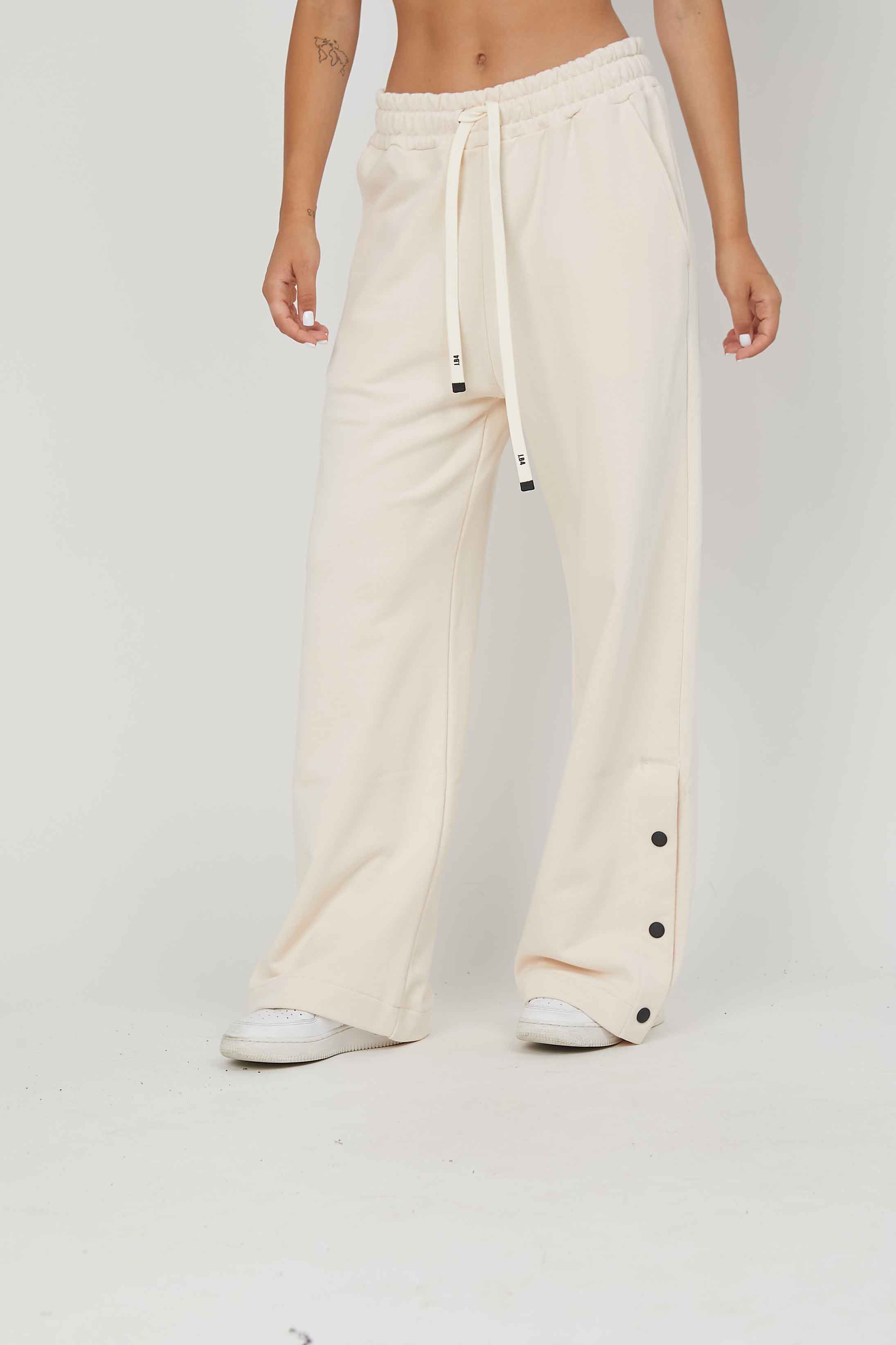 CREAM SIDED BUTTON SWEATH PANTS