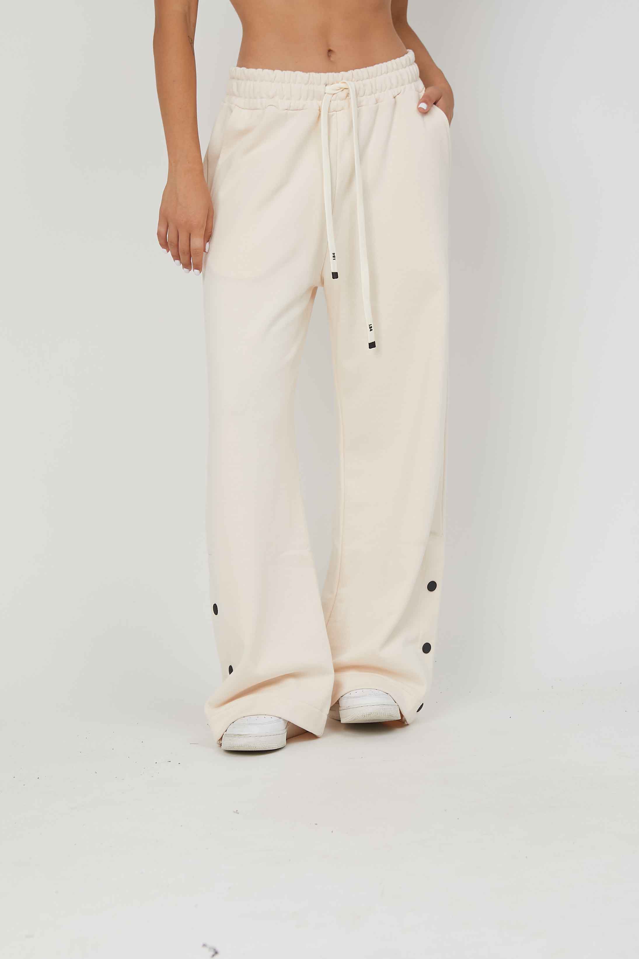CREAM SIDED BUTTON SWEATH PANTS