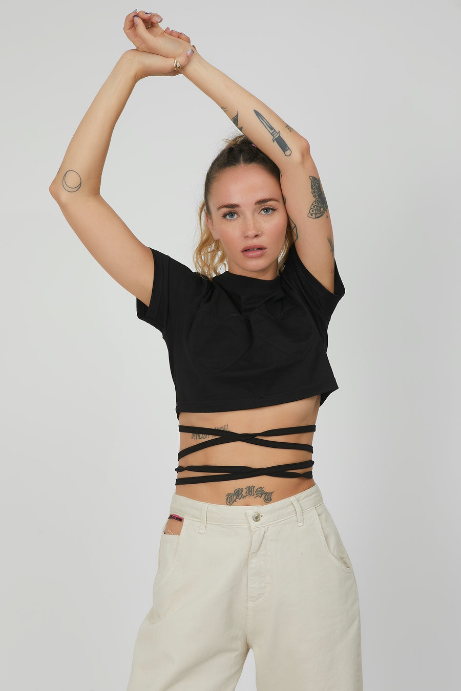 T-SHIRT CUORI NERA