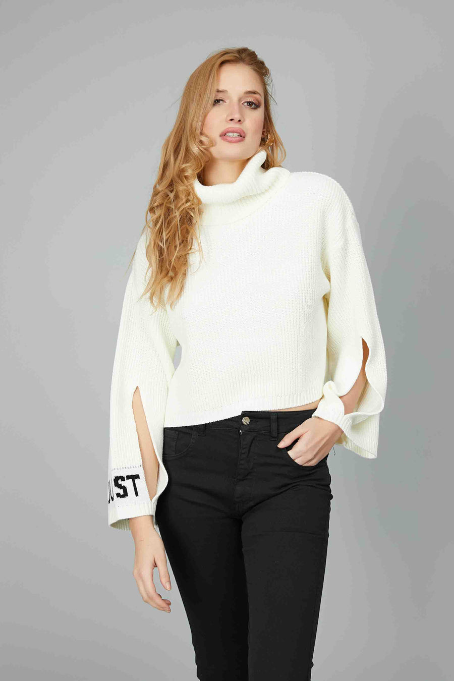 WHITE CUT OUT SLEEVES SWEATER