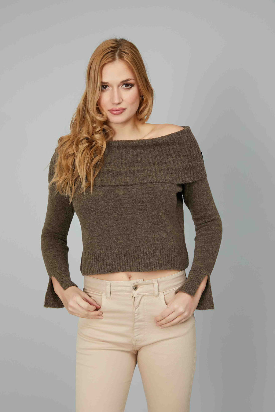 BROWN BOAT NECK SWEATER