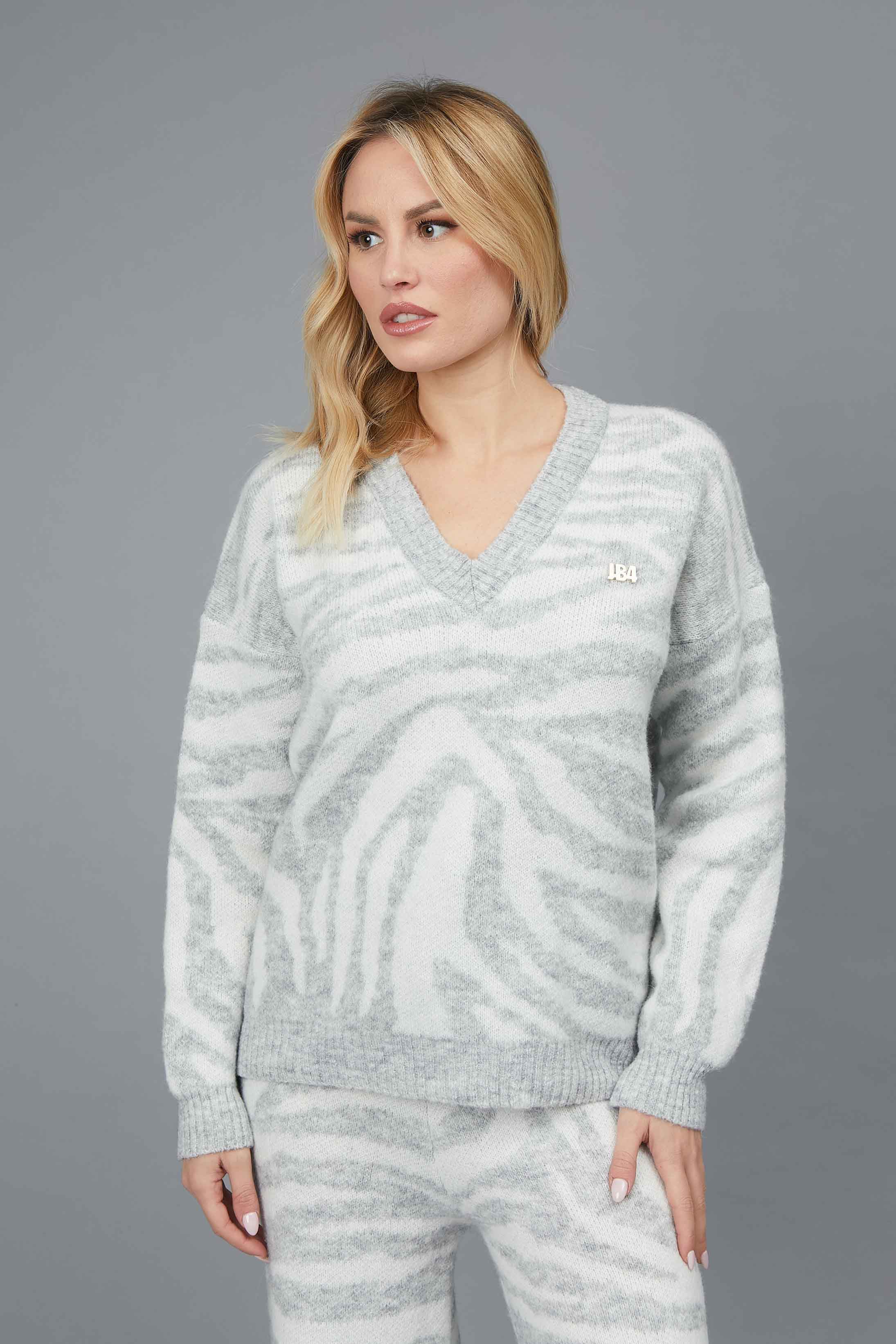 WHITE ZEBRATED JACQUARD SWEATER