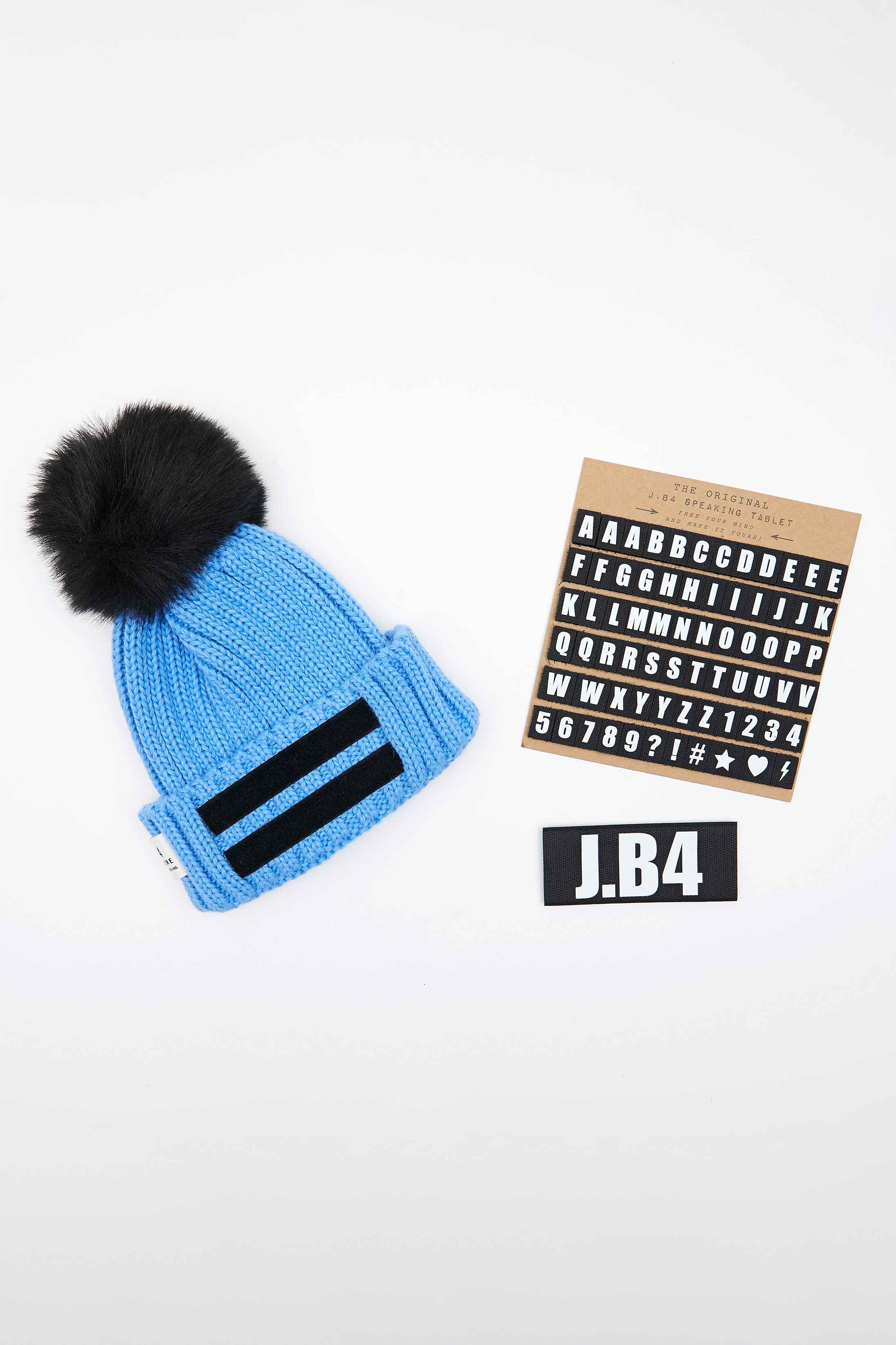 SPEAKING POMPON BLUE BEANIE