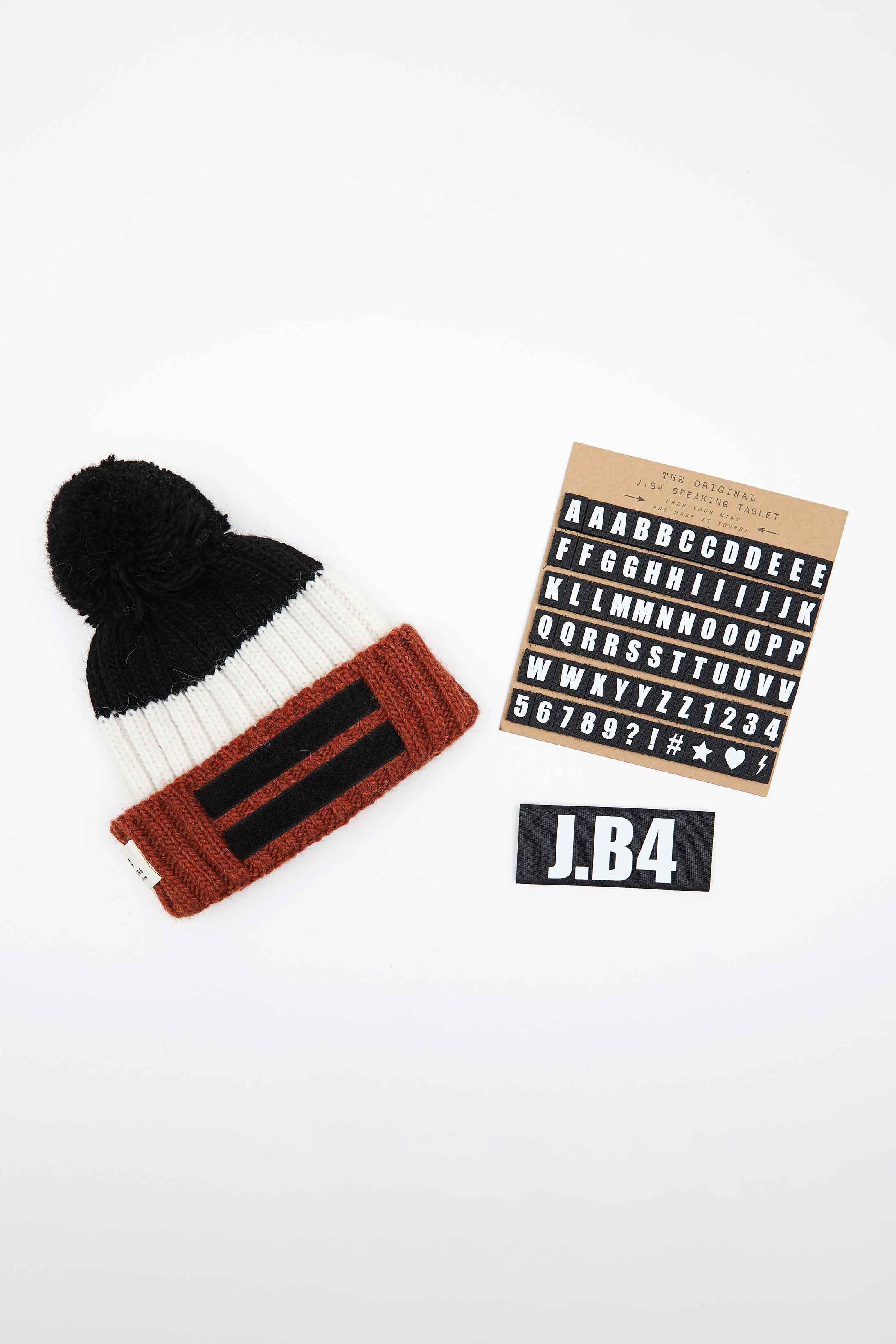 SPEAKING BEANIE POMPON ALPACA NERO-PANNA-ARANCIONE