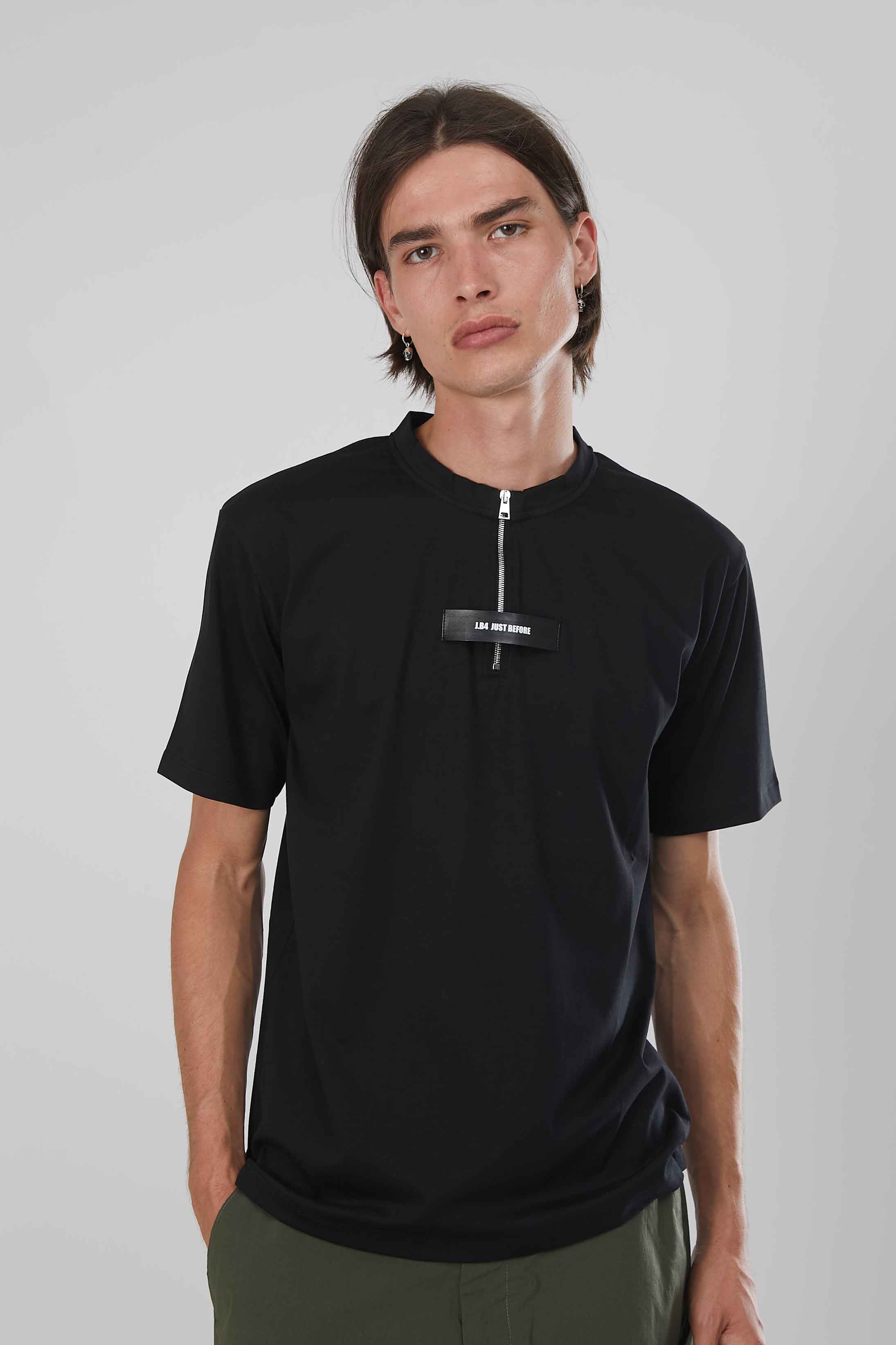 T-SHIRT ZIP CORTA ETICHETTA BLACK