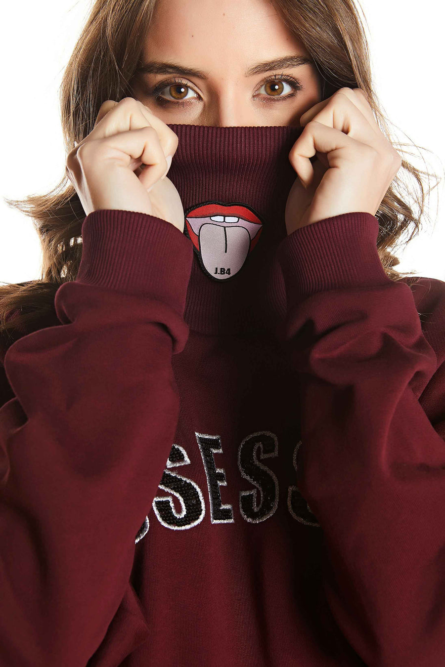 FLEECE DRESS WITH BURGUNDY MOUTH PATCH