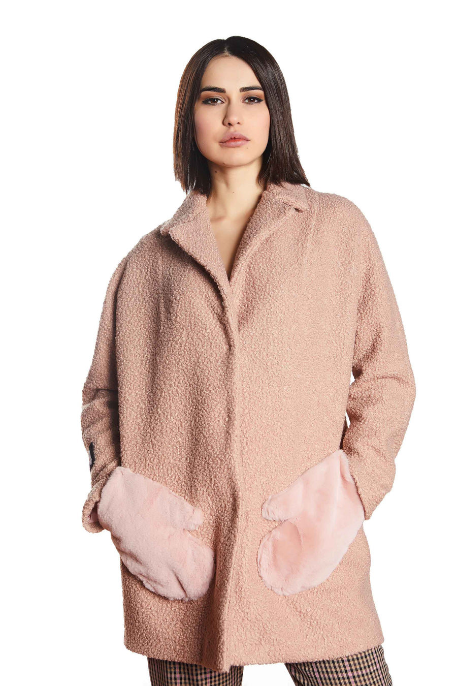TEDDY COAT WITH PINK KNOB POCKETS