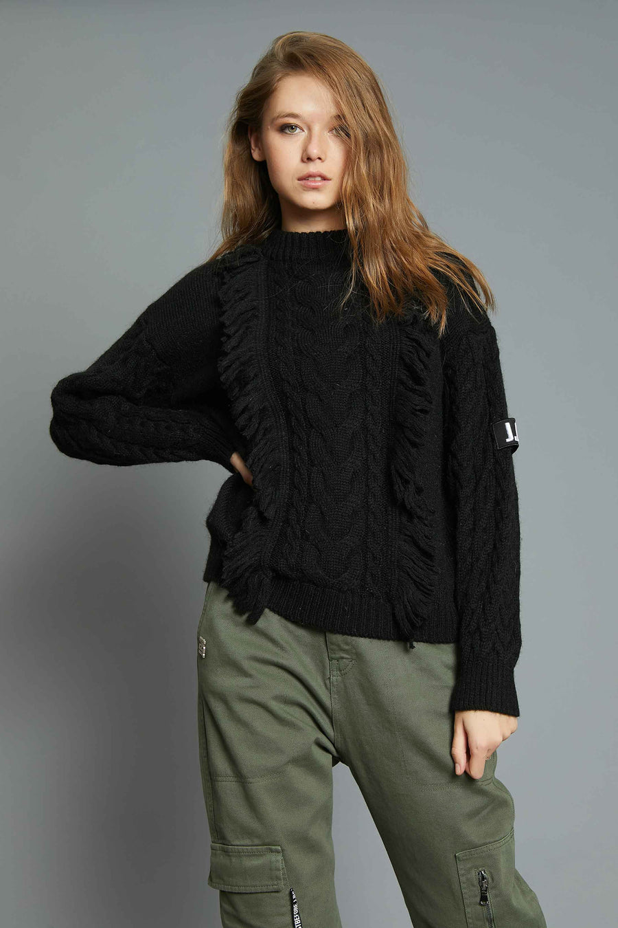BRAIDED SWEATER AND BLACK FRINGES