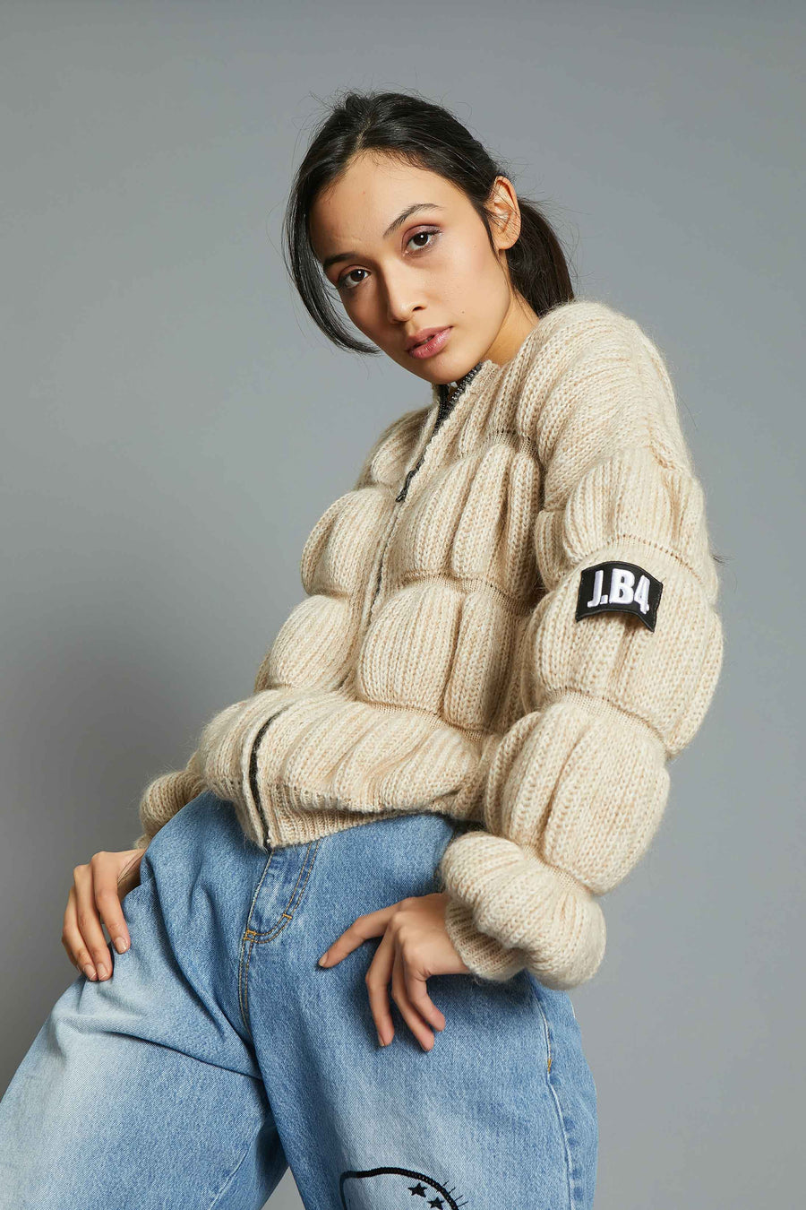 ZIP SWEATER WITH NATURAL WRAPS ON THE SLEEVES